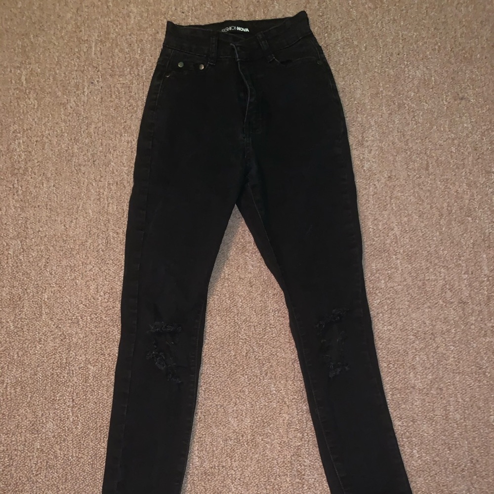 High waist Jeans with holes at the knees!